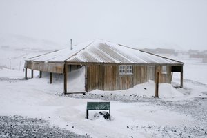 Discovery Hut in 2008. It was erected in 1902 by Robert Falcon Scott's 1901-1904 Discovery expedition  in  Antarctica