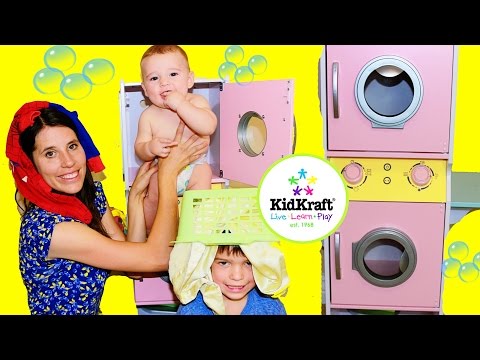 KidKraft Laundry Playset Family Fun Washing Clothes Cute Baby Eli & Toby Pretend Play Wooden Toys