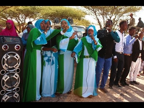 Daawo Hees Cusub  4.5 Qaadan Mayno & Kooxda Mahuraan Band Gaalkacyo Puntland 2016