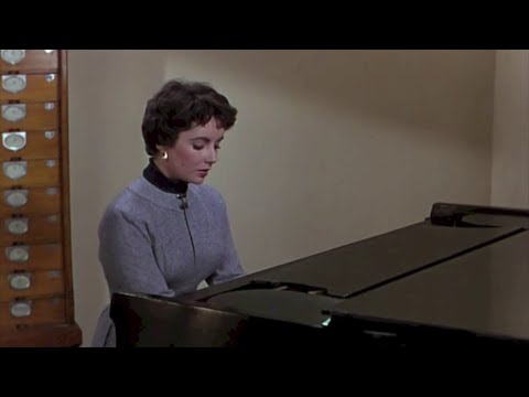 Great actors play the piano (3)