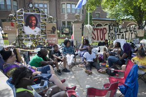 Philando Castile shooting protest at the Minnesota Governor's Mansion