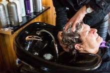 Washing hair in a salon (ABC Central Victoria: Larissa Romensky)