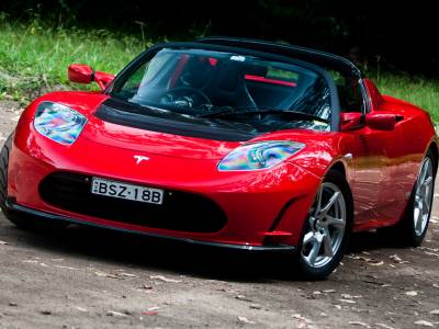 Tesla To Revive Roadster By 2018: Report