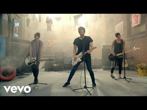 5 Seconds of Summer - She Looks So Perfect