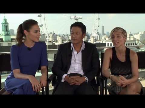 Fast & Furious 6: Fan Questions, Fast Answers- Gal, Sung & Elsa on the fans