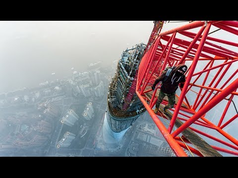 Breathtaking video: Daredevils skywalk world's 2nd-tallest tower in Shanghai