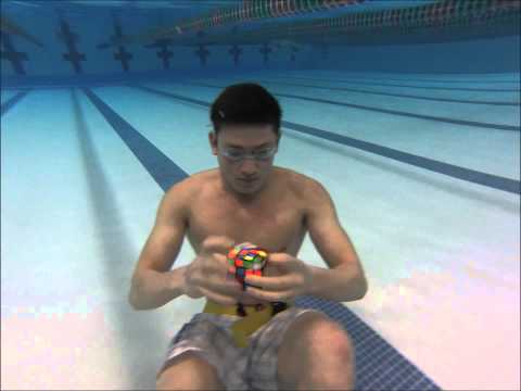 3 Rubik's cubes solved Underwater in 1 minute!