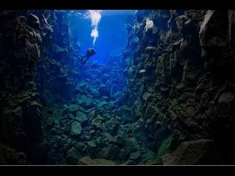 Diving between two Tectonic Plates - Þingvallavatn Lake - Island