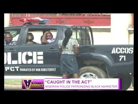 "CAUGHT IN THE ACT" NIGERIA POLICE CAUGHT BUYING .......