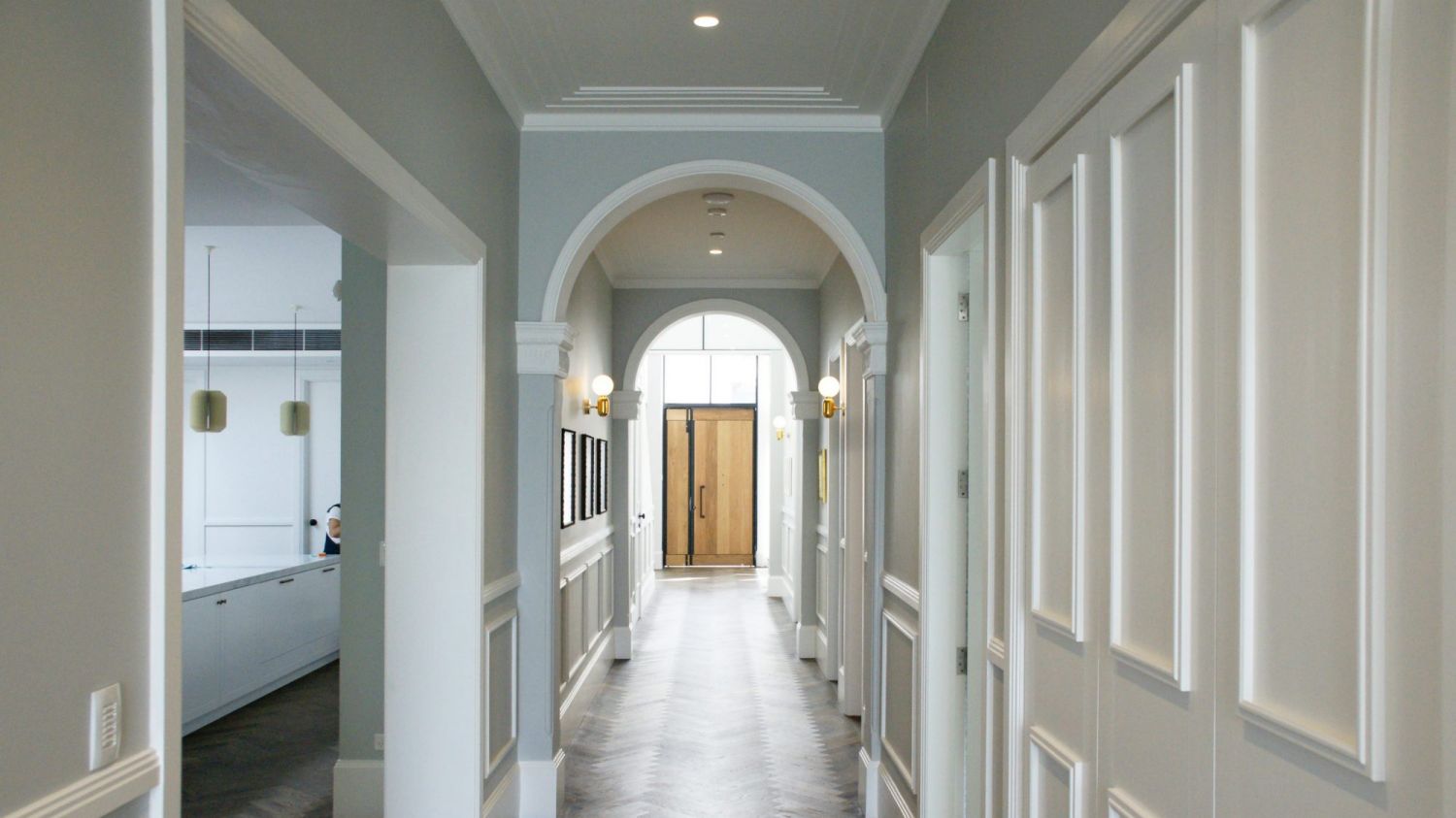 The archway remains in the entry hallway.