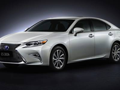 Lexus Branding Boss On Sedans - Step Up Or Step Aside