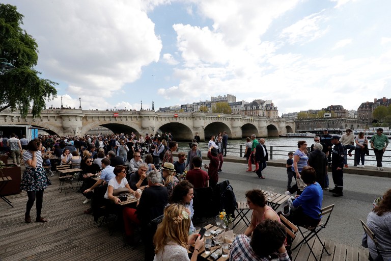 'Long live fresh air': Paris mayor opens car-free river bank 