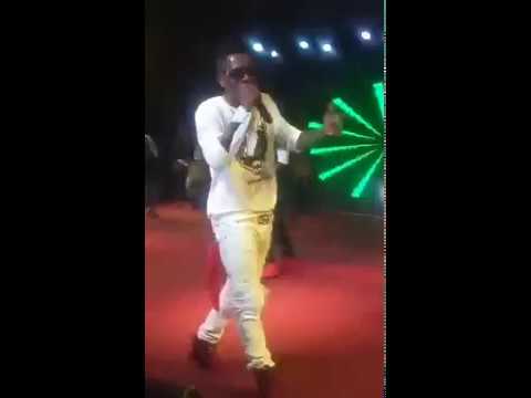 Shatta Wale Live at Trade Fair (Fans Insult Yaa Pono) 2017