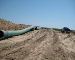 Pipes for the Keystone Pipeline. Image: Wikimedia Commons/shannonpatrick17