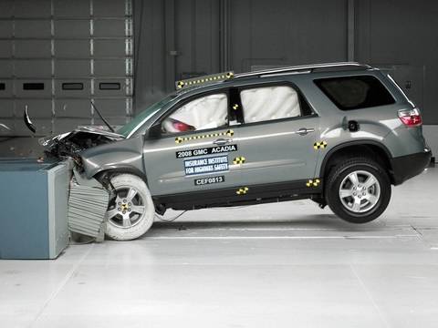 2008 GMC Acadia moderate overlap IIHS crash test