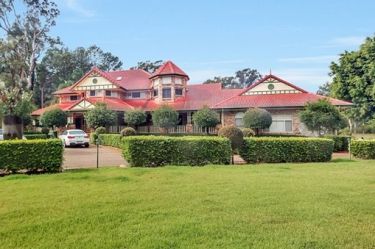 Chinese buyer pays $7 million cash for Calamvale mansion after first open home