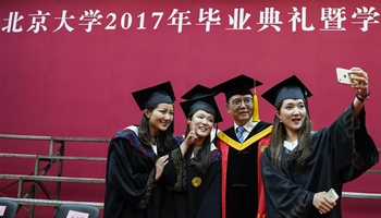 Peking University holds commencement and degree ceremony