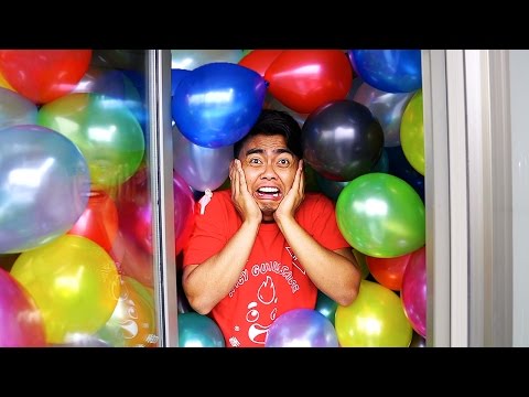 CRAZY 1000 BALLOONS IN A BATHROOM EXPERIMENT!