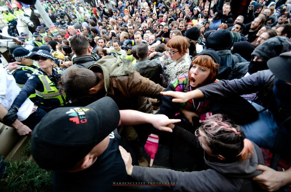 A participant in the UPF rally on May 31 in Richmond, wearing a CFMEU cap, clashes with anti-racist demonstrators.