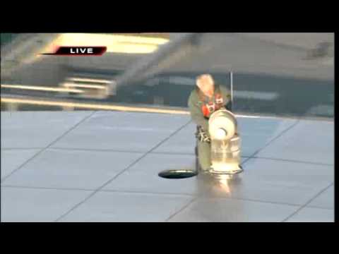 Light Bulb Changed Atop the Gateway Arch