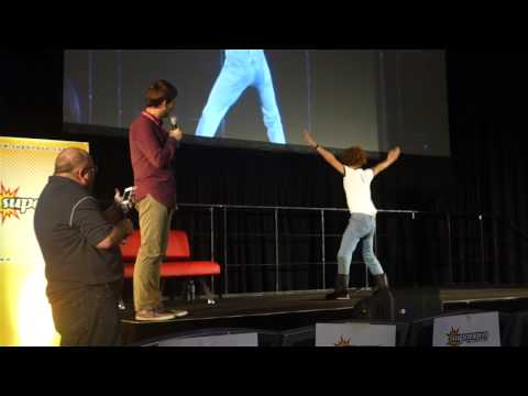 Fan does Napoleon Dynamite Dance in front of Jon Heder! Supanova Sydney 2014