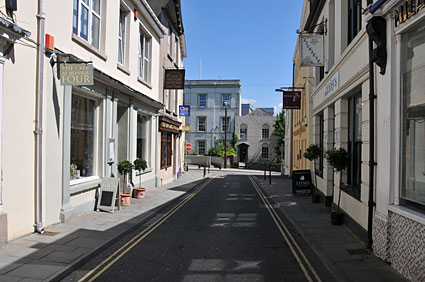 Carmarthen, Caerfyrddin, county town of Carmarthenshire, Wales - photos, features, history and street scenes