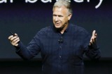 Phil Schiller took to Twitter to deny the exchange ever happened.