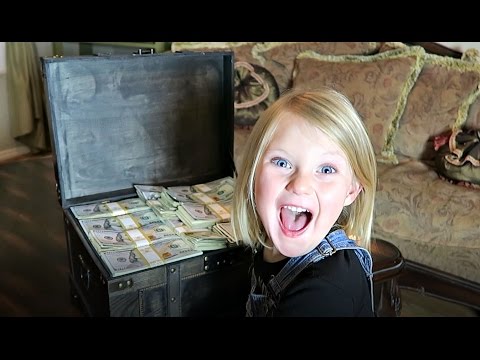 REAL TREASURE CHEST?! | FUN FAMILY TREASURE HUNT!