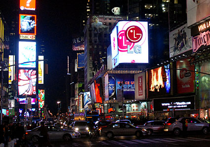 New York winter photos, a walk through Times Square, NYC - photographs and feature