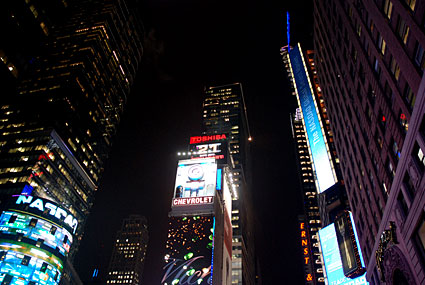 New York winter photos, a walk through Times Square, NYC - photographs and feature