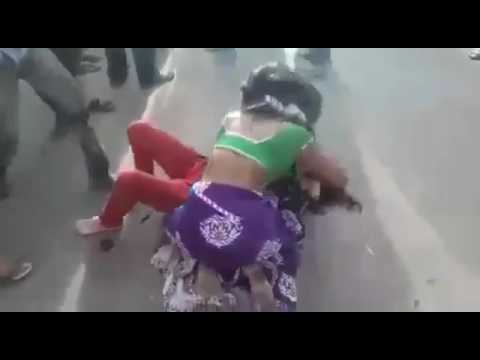 People fight in road for land dispute in Allahabad