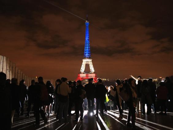 paris-attacks-eiffel.jpg