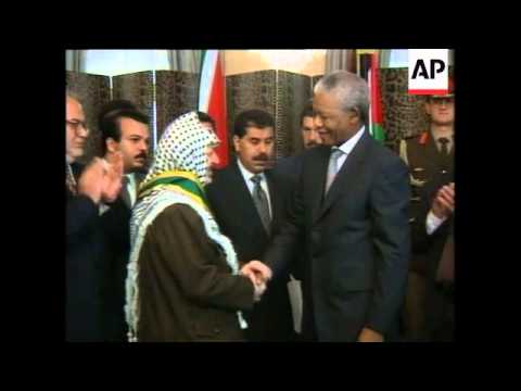 SOUTH AFRICA: YASSER ARAFAT MEETS NELSON MANDELA