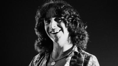 Bon Scott (Photo by Fin Costello/Redferns)