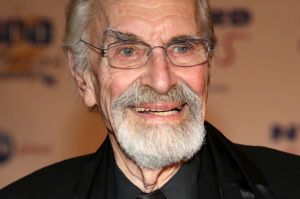 FILE - In this March 2, 2014, file photo, Martin Landau arrives at the 24th Night of 100 Stars Oscars Viewing Gala at ...