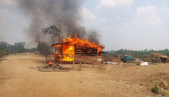 A Green Rubber company checkpoint burns in a Preah Vihear ELC on Monday after protesting villagers set it on fire. Photo supplied