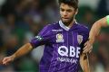 Toe tango: Daniel de Silva (L) playing for the Perth Glory.