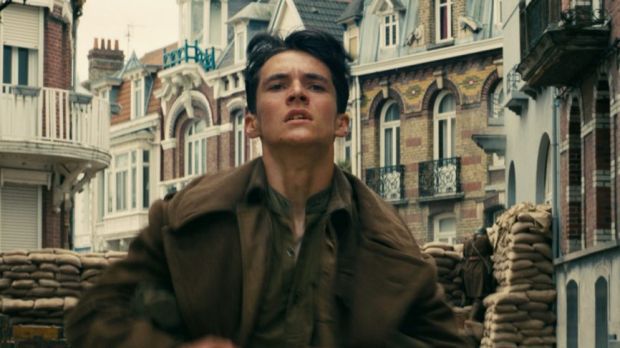 Fionn Whitehead as Tommy in the film.