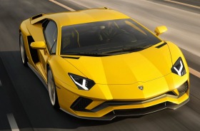 The Lamborghini Aventador S coupé goes from rest to 100 in 2.9 seconds and keep accelerating until it reaches 350 km/h.