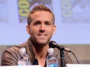 Ryan Reynolds at an event for Deadpool (2016)