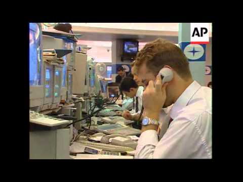 UK: LONDON: STOCK EXCHANGE WATCHES WALL STREET ANXIOUSLY