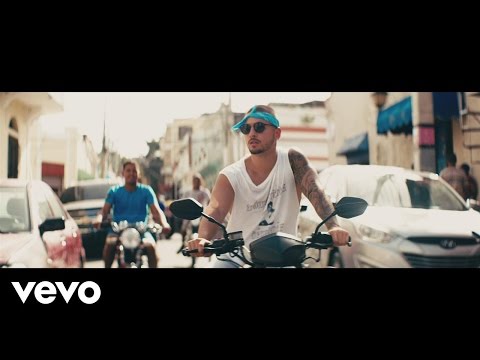 Maluma - Sin Contrato (Official Video)