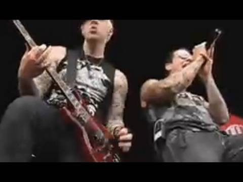 Avenged Sevenfold - Almost Easy [Live]