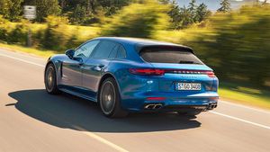 2018 Porsche Panamera Turbo Sport Turismo.