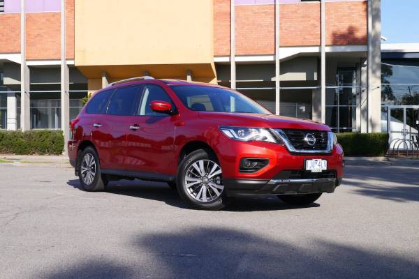 2017 Nissan Pathfinder ST AWD Review | Huge Space, Comfort, And Refinement For Aussie Families