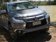 2016 Mitsubishi Pajero Sport GLX REVIEW | Mitsubishi Back From The Stone Age