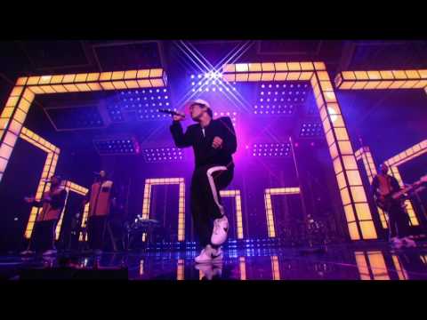 Bruno Mars - Versace on the Floor [Billboard Music Awards 2017]