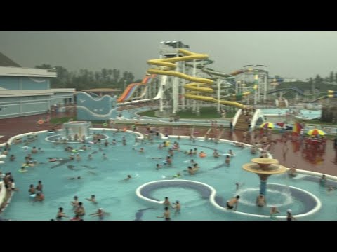 People visit Pyongyang's biggest water park to cool off