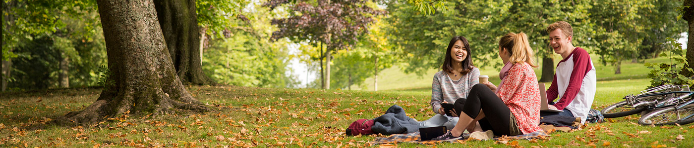 students in kelvingrove park