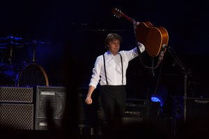 Paul McCartney performing ON THE RUN in Uruguay, 16 April 2012